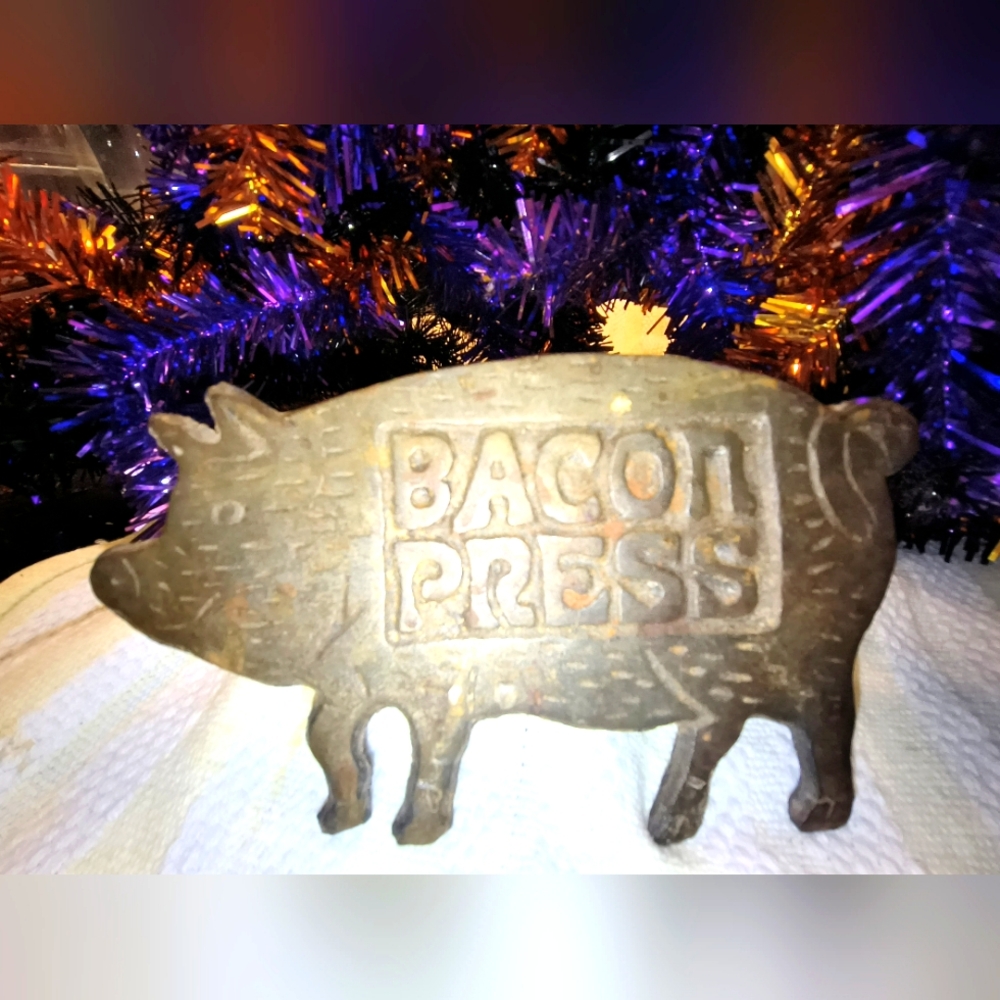 Cast Iron Pig Wooden Handle Bacon Press